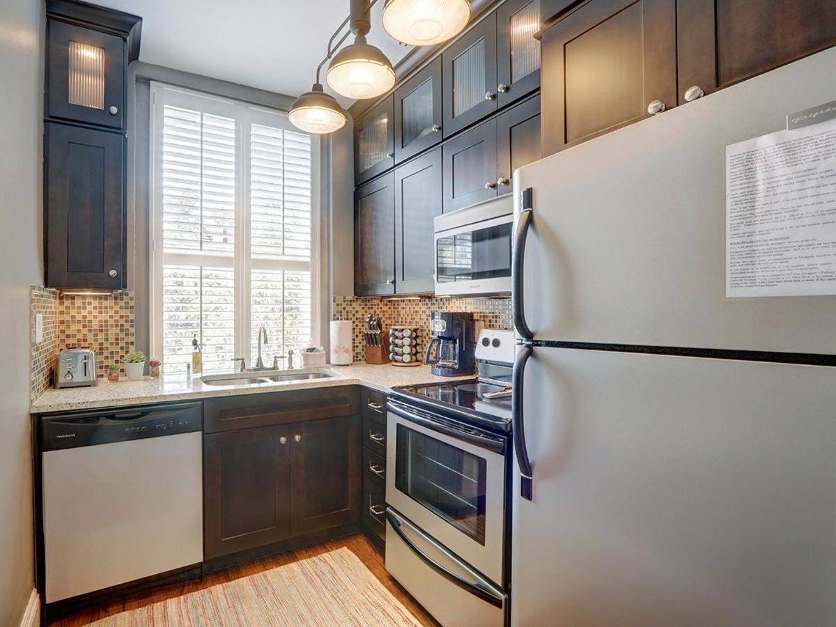 Charm On Liberty Apartment Savannah Exterior photo
