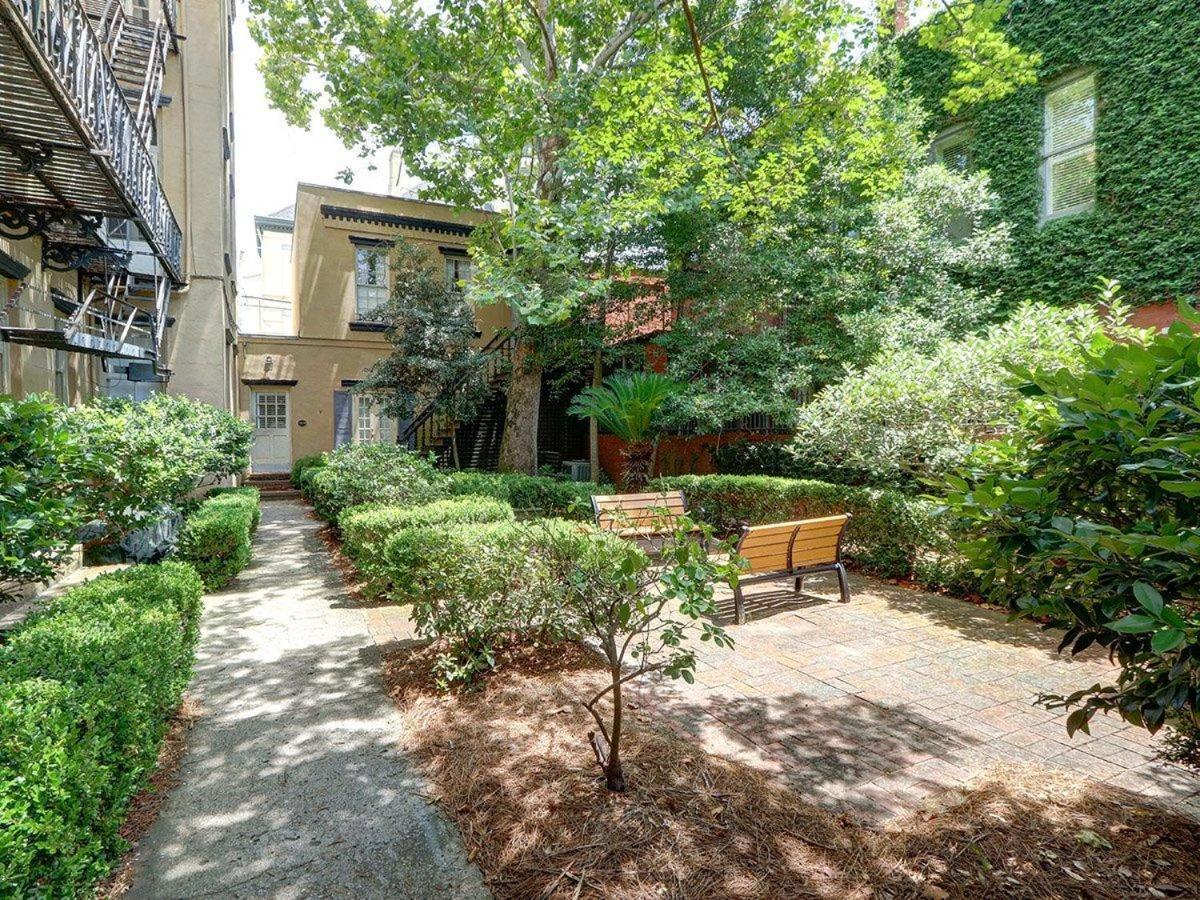 Charm On Liberty Apartment Savannah Exterior photo
